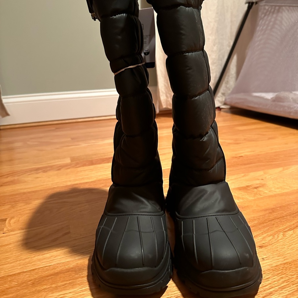 Black Quilted Winter Boots